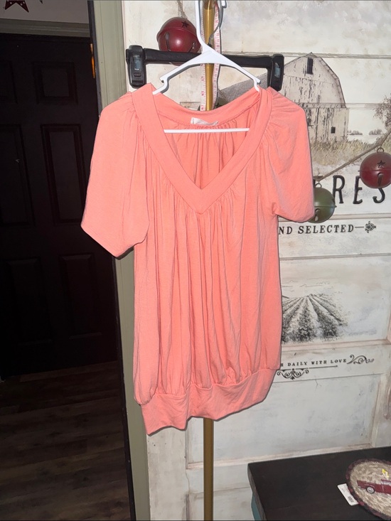 Zenana Outfitters Tops - Zenana Outfitters Coral V-Neck Short Sleeve Tunic